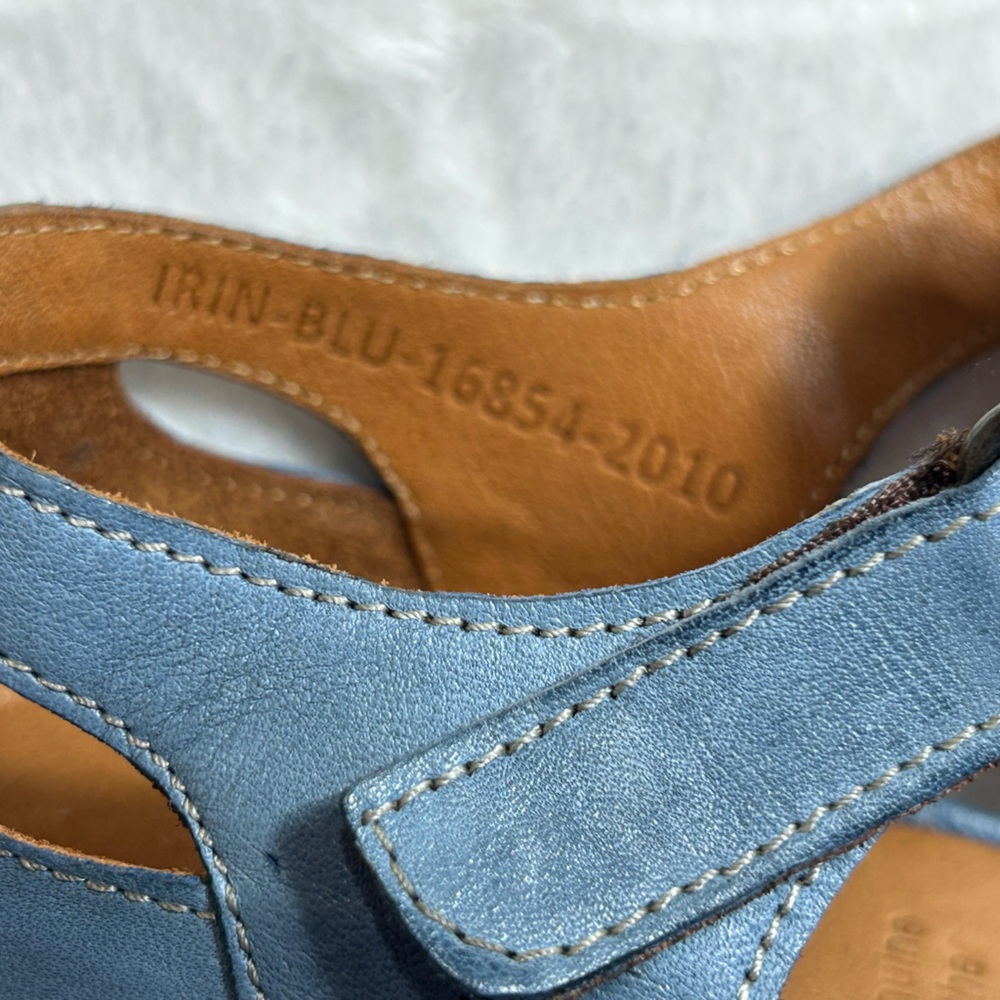 Spring Step IRIN Blue Leather Etched Design T-Strap Sandals with 2” Heel Size 9 - Picture 11 of 12